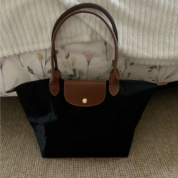 Longchamp Handbags - Longchamp large tote bag in black